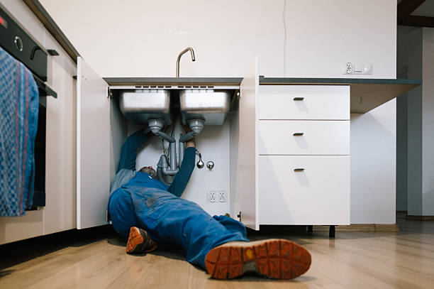 Professional Leak Detection technician working in Omaha, IL